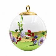 Boule de Noël fleurs en porcelaine 5,5 cm, référence 26, fleurs violettes et mauves, dessous vert, vue 4.