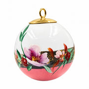 Boule de Noël fleurs en porcelaine 5,5 cm, référence 32, fleurs roses et claires, dessous rose corail, vue 3.