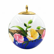 Boule de Noël fleurs en porcelaine 5,5 cm, référence 34, fleurs roses et jaunes, dessous bleu profond, vue 2.