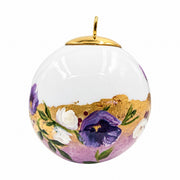 Boule de Noël fleurs en porcelaine 5,5 cm, référence 37, fleurs blanches et violettes, dessous rose nuancé, vue 4.