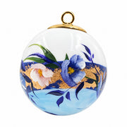Boule de Noël fleurs en porcelaine 5,5 cm, référence 38, fleurs bleues et crème, dessous bleu turquoise, vue 2.