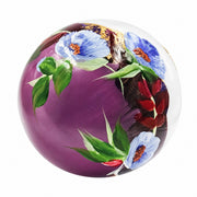Boule de Noël fleurs en porcelaine 5,5 cm, référence 45, fleurs bleues, dessous mauve et violet, vue 1.