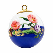 Boule de Noël fleurs en porcelaine 5,5 cm, référence 48, fleurs roses et mauves, dessous bleu profond, vue 5.