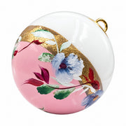 Boule de Noël fleurs en porcelaine 5,5 cm, référence 49, fleurs bleu pâle, dessous rose tendre, vue 3.