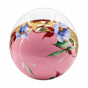 Boule de Noël fleurs en porcelaine 5,5 cm, référence 49, fleurs bleu pâle, dessous rose tendre, vue 4.
