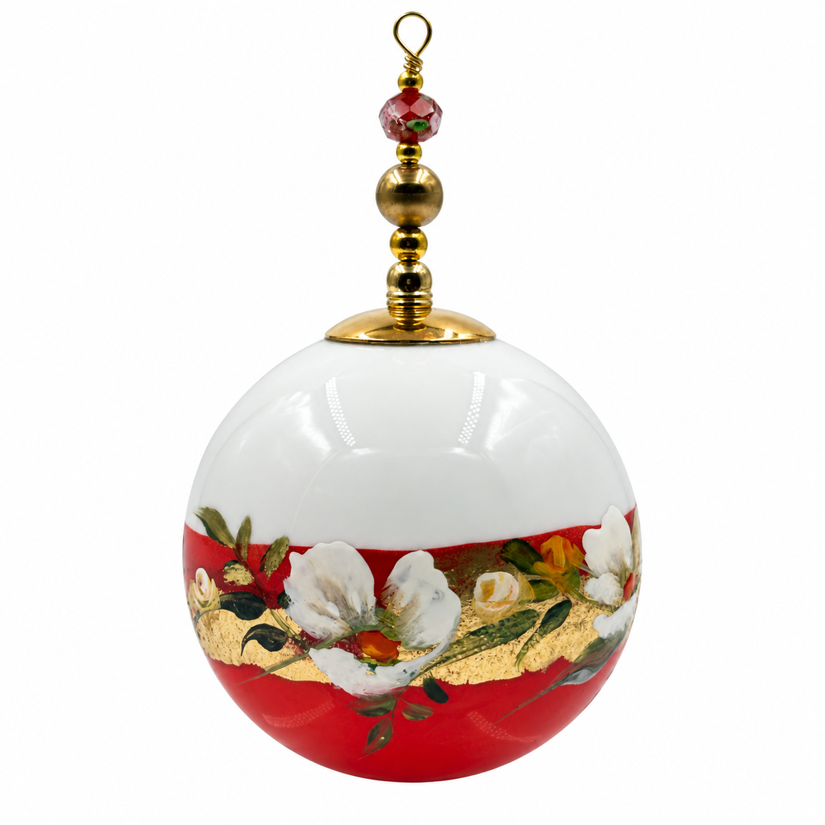 Boule de Noël fleurs avec perles 6,5 cm, référence 01 — fleurs blanches et dorures sur rouge, vue 3