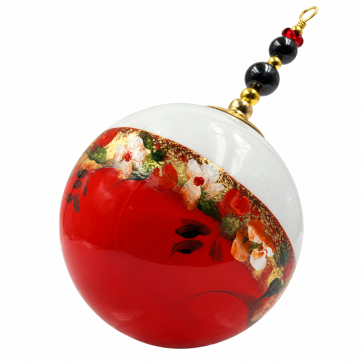 Boule de Noël fleurs avec perles 6,5 cm, référence 03 — guirlande fleurie et dorures sur rouge, vue 1