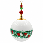 Boule de Noël fleurs avec perles 6,5 cm, référence 08 — baies rouges et feuillage vert, vue 3