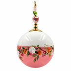 Boule de Noël fleurs avec perles 6,5 cm, référence 10 — bouquet blanc et rose sur rose, vue 4