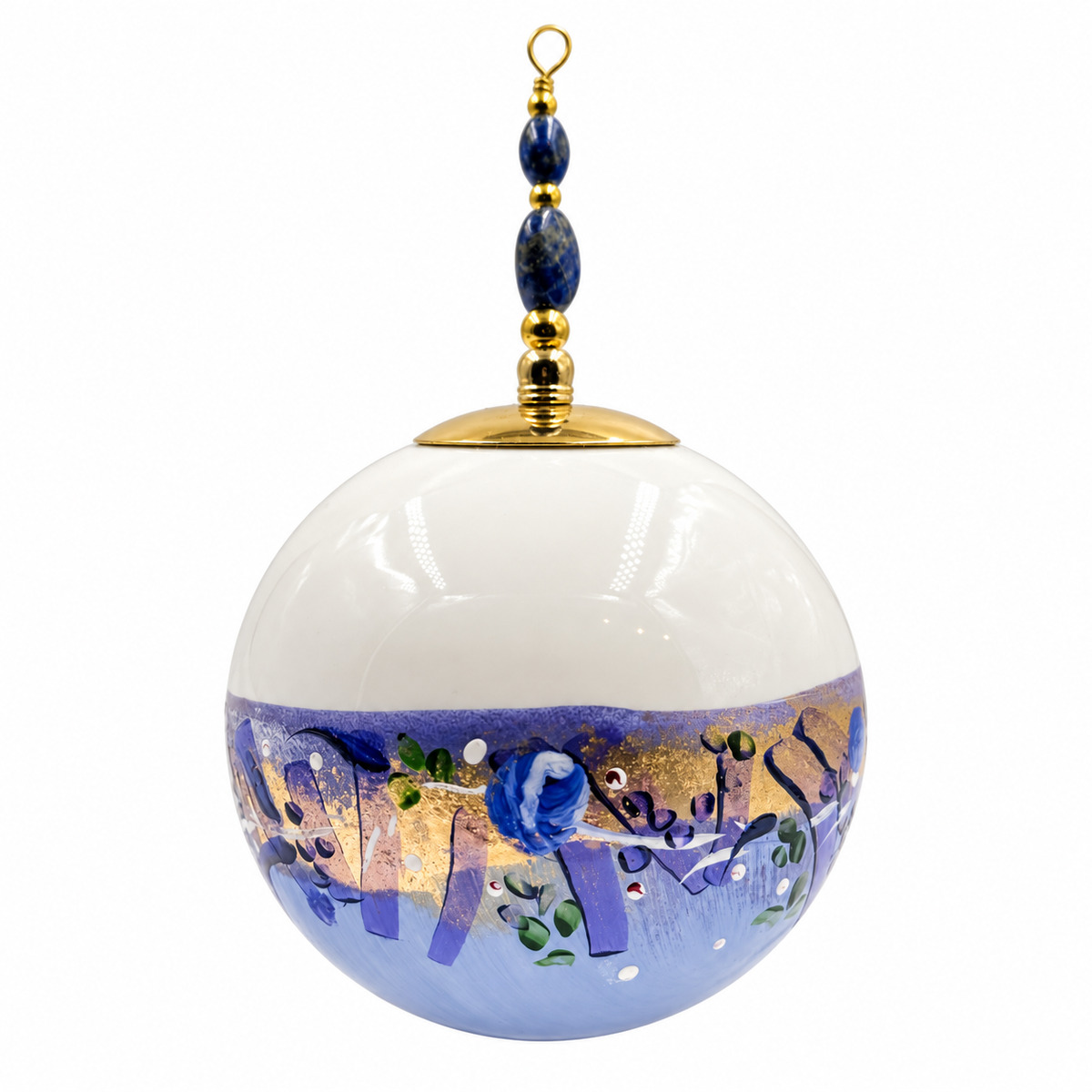 Boule de Noël avec perles 8 cm – Fleurs bleues et or sur lavande – Réf. 02, vue 1 — pièce unique peinte à la main