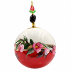 Boule de Noël avec perles 8 cm – Fleurs roses sur rouge profond – Réf. 07, vue 3 — pièce unique peinte à la main