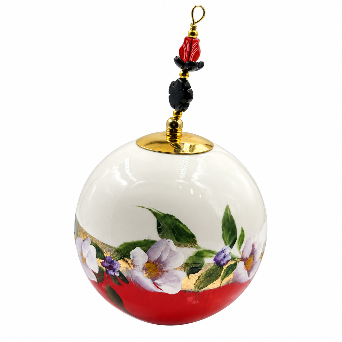 Boule de Noël avec perles 8 cm – Fleurs mauves et blanches sur rouge – Réf. 08, vue 6 — pièce unique peinte à la main