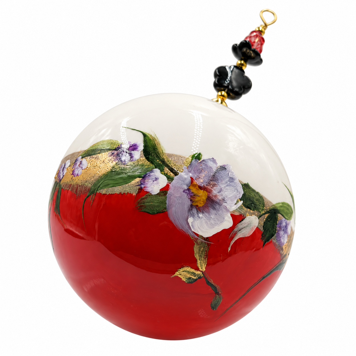 Boule de Noël avec perles 8 cm – Fleurs mauves et blanches sur rouge – Réf. 08, vue 7 — pièce unique peinte à la main