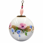 Boule de Noël avec perles 8 cm – Fleurs roses et bleues sur gris argenté – Réf. 14, vue 2 — pièce unique peinte à la main