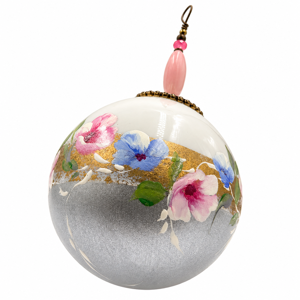 Boule de Noël avec perles 8 cm – Fleurs roses et bleues sur gris argenté – Réf. 14, vue 4 — pièce unique peinte à la main