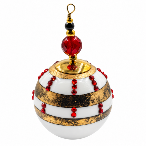 Boule de Noël en porcelaine avec perles 5 cm, rayures dorées et strass rouges, référence 07, vue 1
