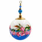 Boule de Noël en porcelaine avec perles 5 cm, guirlande de fleurs sur bleu, référence 15, vue 2