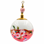 Boule de Noël en porcelaine avec perles 5 cm, fleurs roses et blanches sur corail, référence 20, vue 2