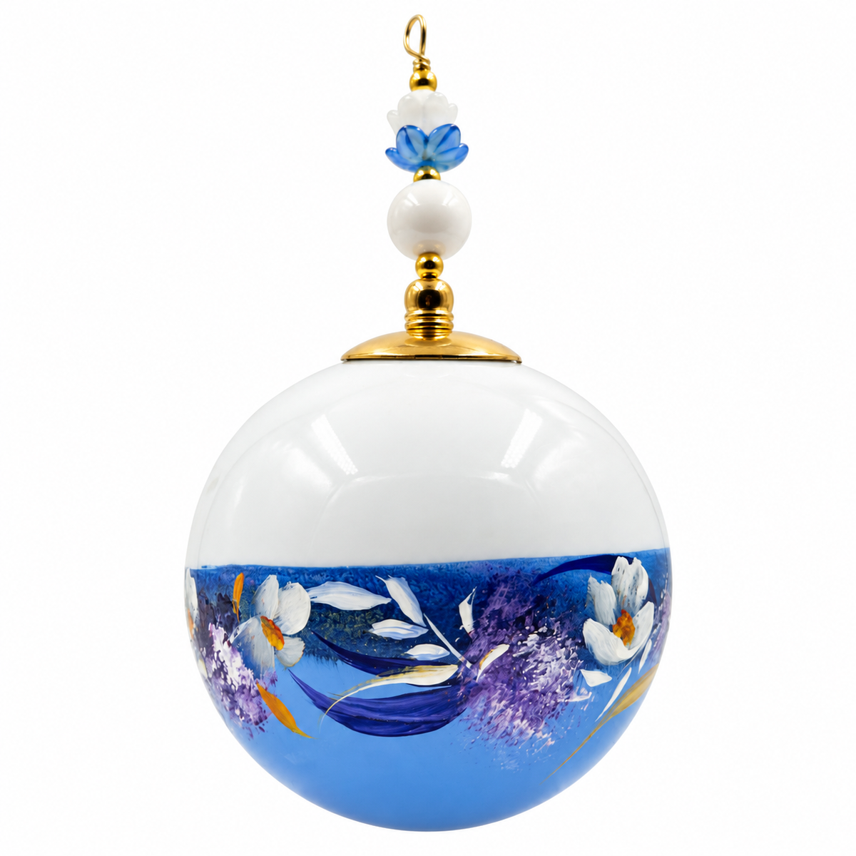 Boule de Noël artisanale personnalisable 6,5 cm, référence 14, vue 3 — Fleurs blanches et mauves sur bleu