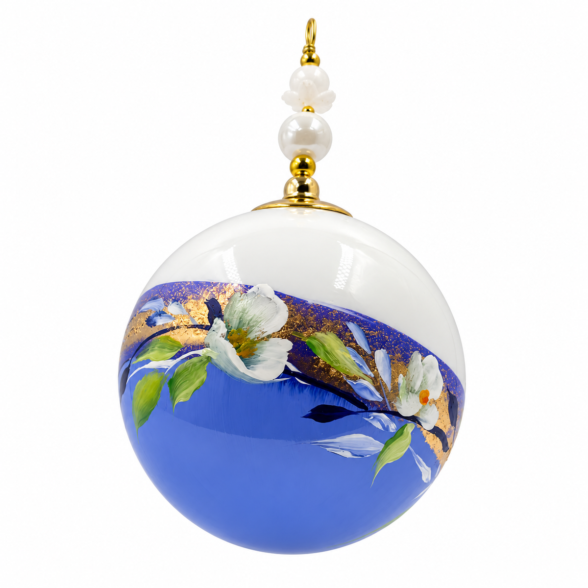 Boule de Noël artisanale personnalisable 6,5 cm – Réf. 15 – Fleurs blanches et dorures sur bleu lavande – Vue 1