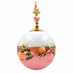 Boule de Noël artisanale personnalisable 6,5 cm, référence 17, vue 4 — Fleurs crème sur rose