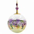 Boule de Noël artisanale personnalisable 6,5 cm, référence 22, vue 2 — Fleurs mauves et tiges dorées