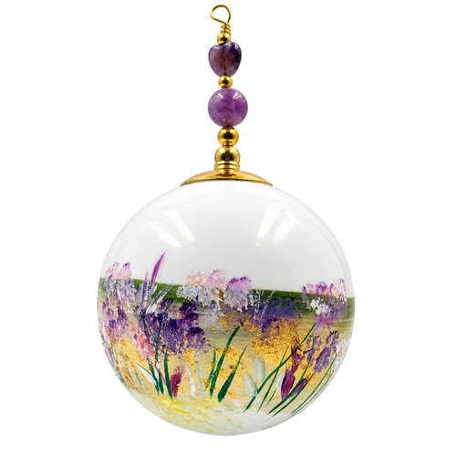 Boule de Noël artisanale personnalisable 6,5 cm, référence 22, vue 3 — Fleurs mauves et tiges dorées