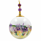 Boule de Noël artisanale personnalisable 6,5 cm, référence 22, vue 6 — Fleurs mauves et tiges dorées