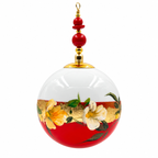 Boule de Noël artisanale personnalisable 6,5 cm, référence 24, vue 2 — Fleurs claires et dorures sur rouge