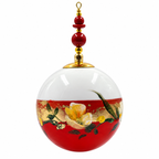 Boule de Noël artisanale personnalisable 6,5 cm, référence 24, vue 4 — Fleurs claires et dorures sur rouge