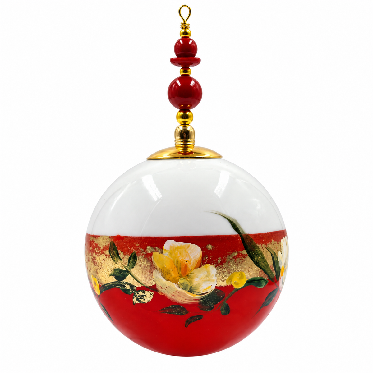 Boule de Noël artisanale personnalisable 6,5 cm, référence 24, vue 4 — Fleurs claires et dorures sur rouge