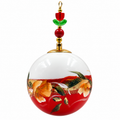 Boule de Noël artisanale personnalisable 6,5 cm, référence 29, vue 3 — Fleurs crème et frise dorée sur rouge