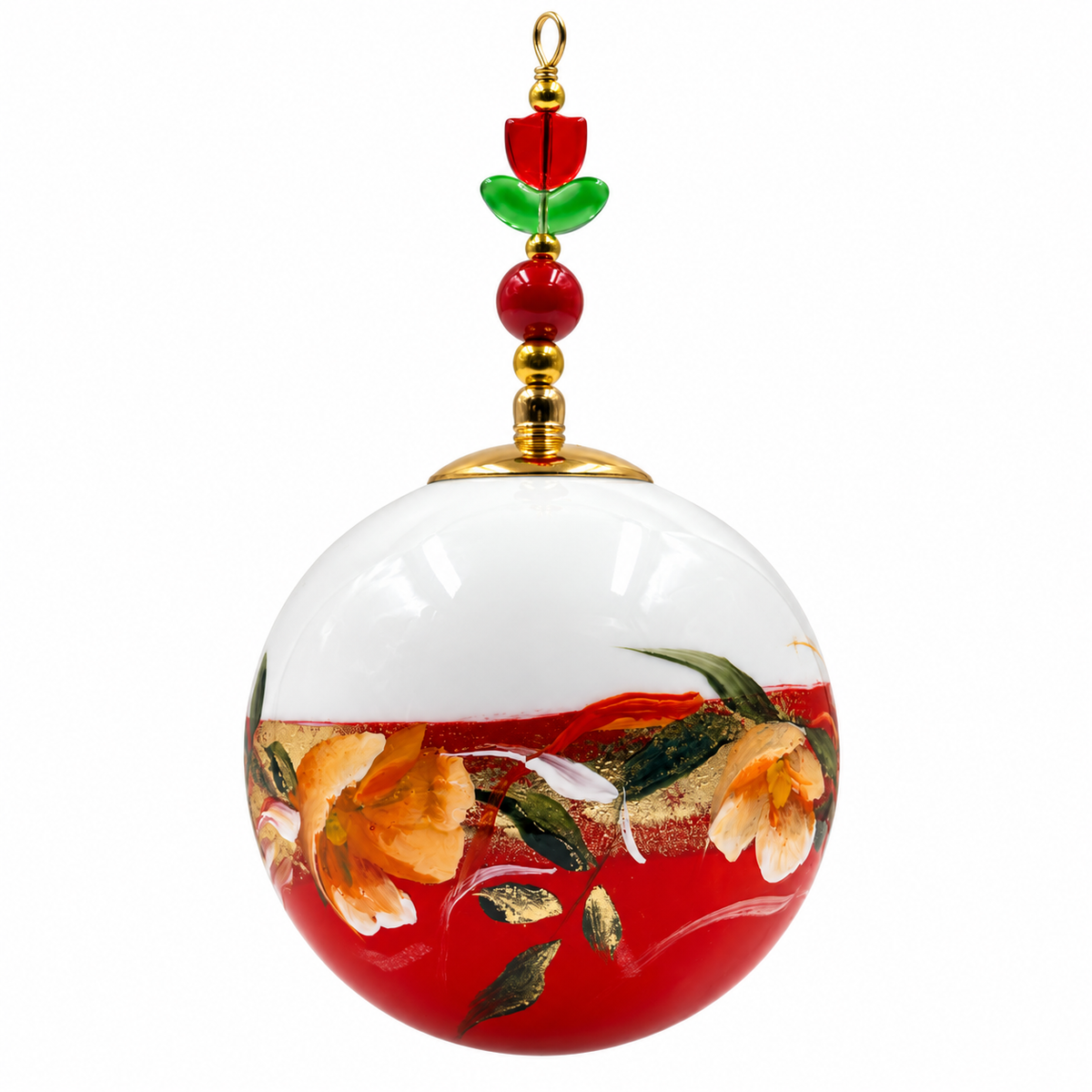Boule de Noël artisanale personnalisable 6,5 cm, référence 29, vue 3 — Fleurs crème et frise dorée sur rouge