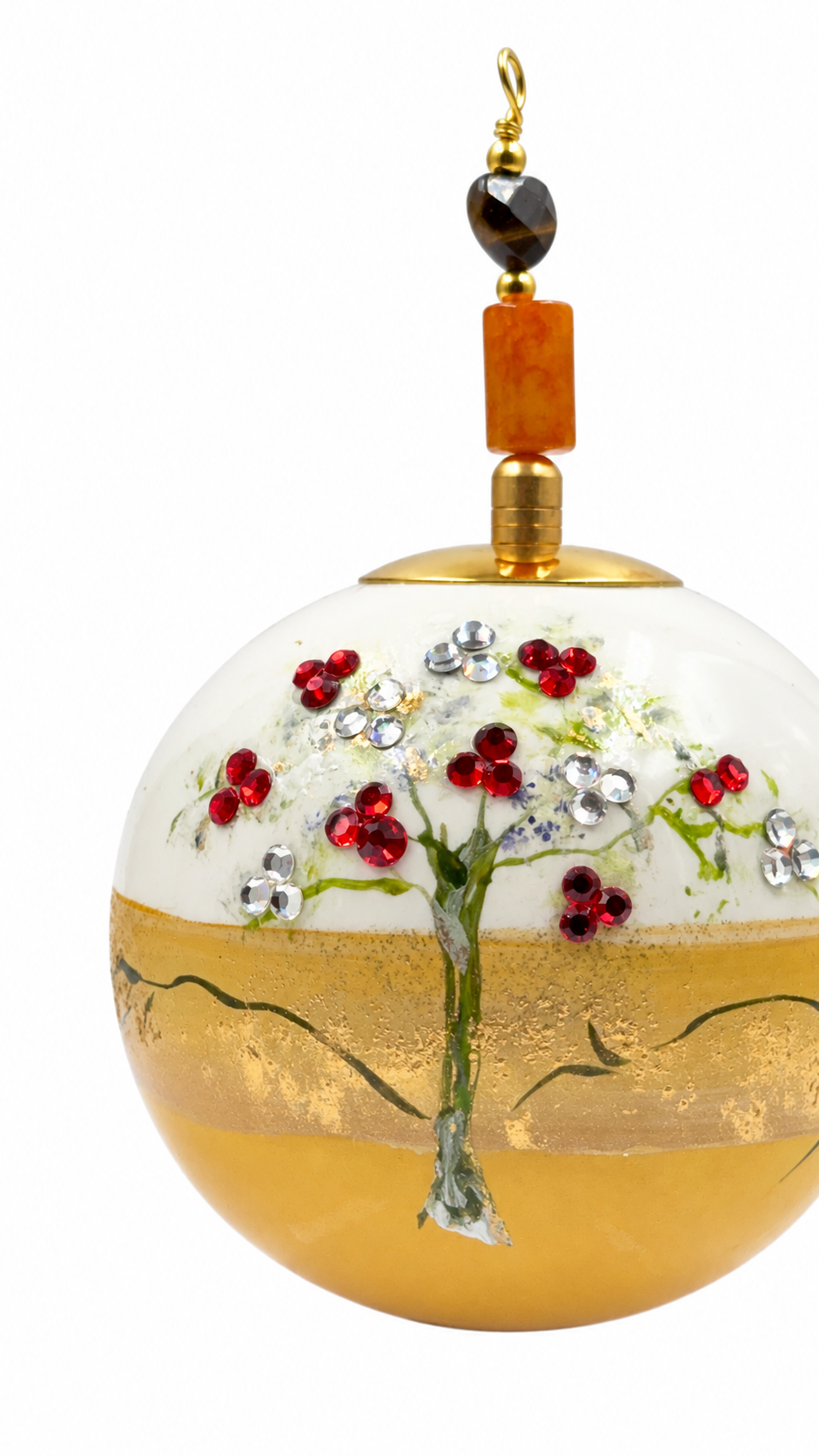 Boule de Noël en porcelaine avec perles et strass 8 cm, référence 16, détail rapproché du décor