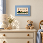 Tableau de naissance bleu Maison Dulin mis en situation dans une chambre d’enfant