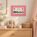 Tableau de naissance rose Maison Dulin mis en situation dans une chambre d’enfant